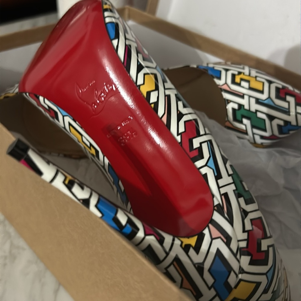 Louis Vuitton size 38.5 Condition 10/10 - Picture 3 of 4